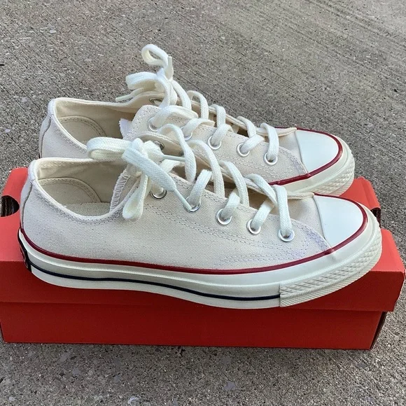 Converse Chuck Taylor- Chuck 70 Canvas-
Parchment/Garnet/Egret NIB- Size 6 - Picture 2 of 11